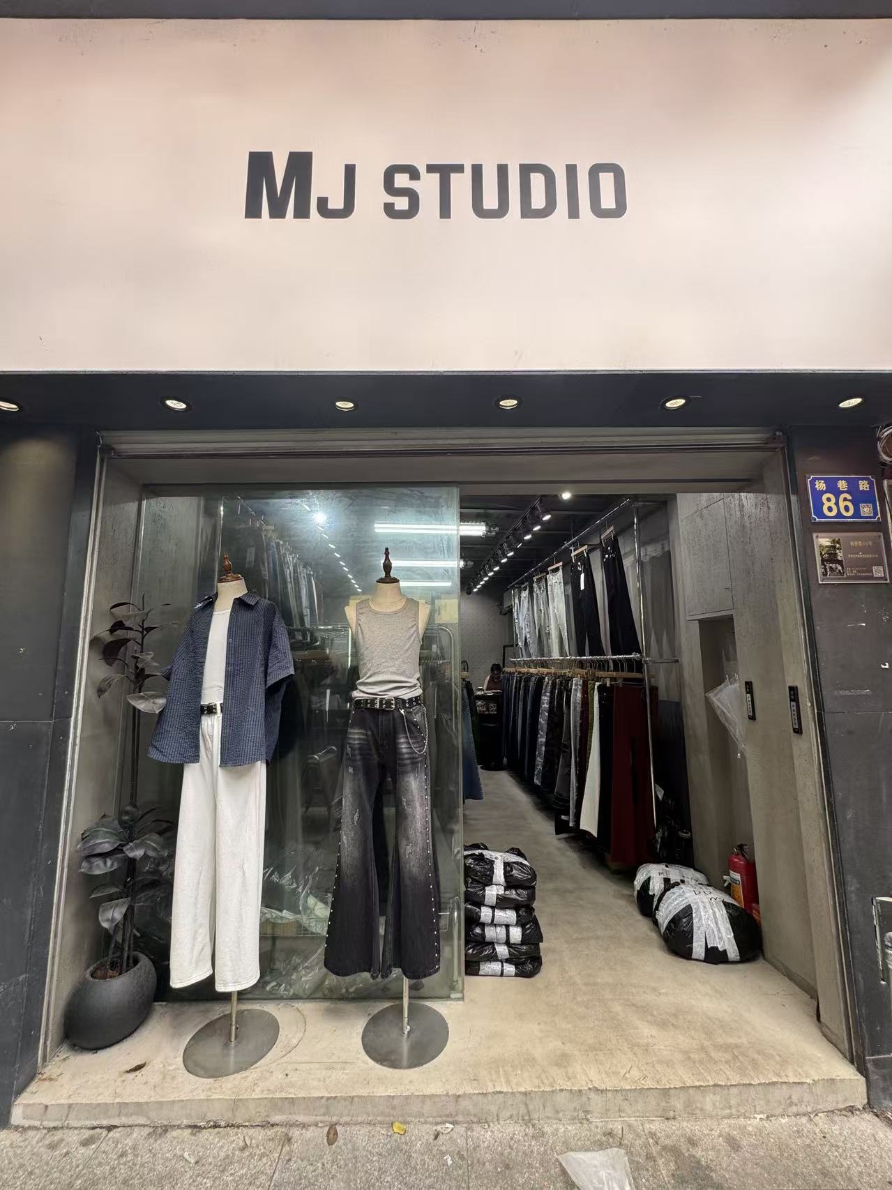 MJ STUDIO