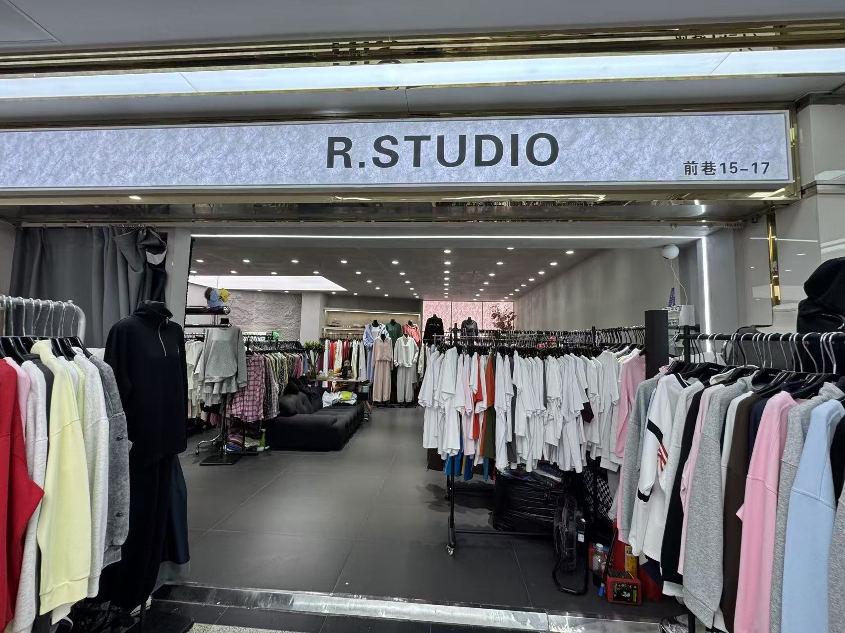 R.STUDIO
