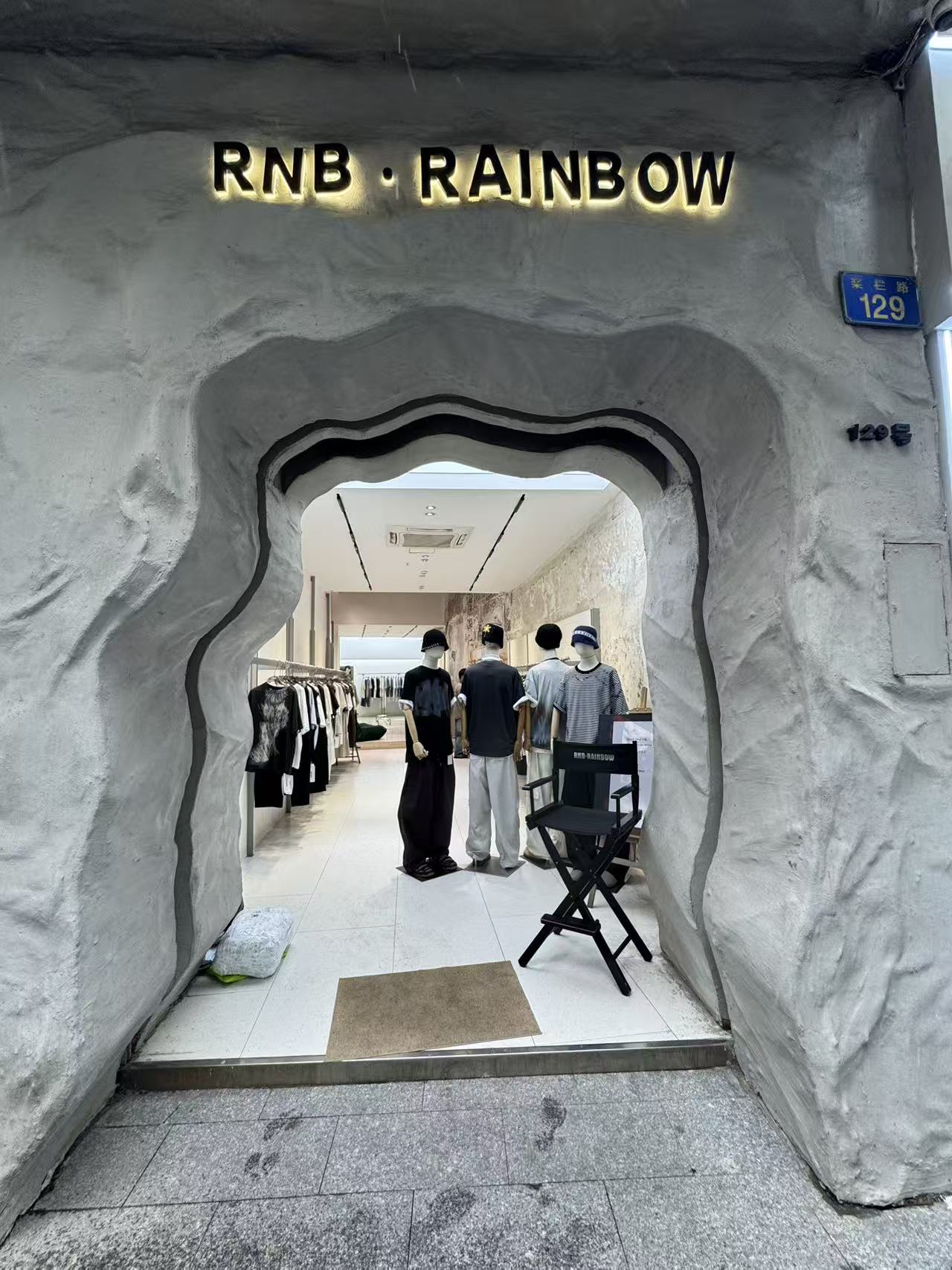 RNB • RAINB OW