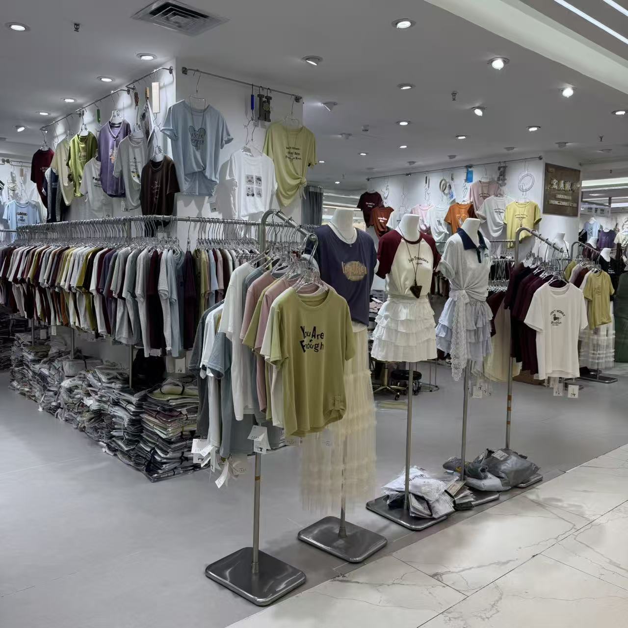 宏展服饰