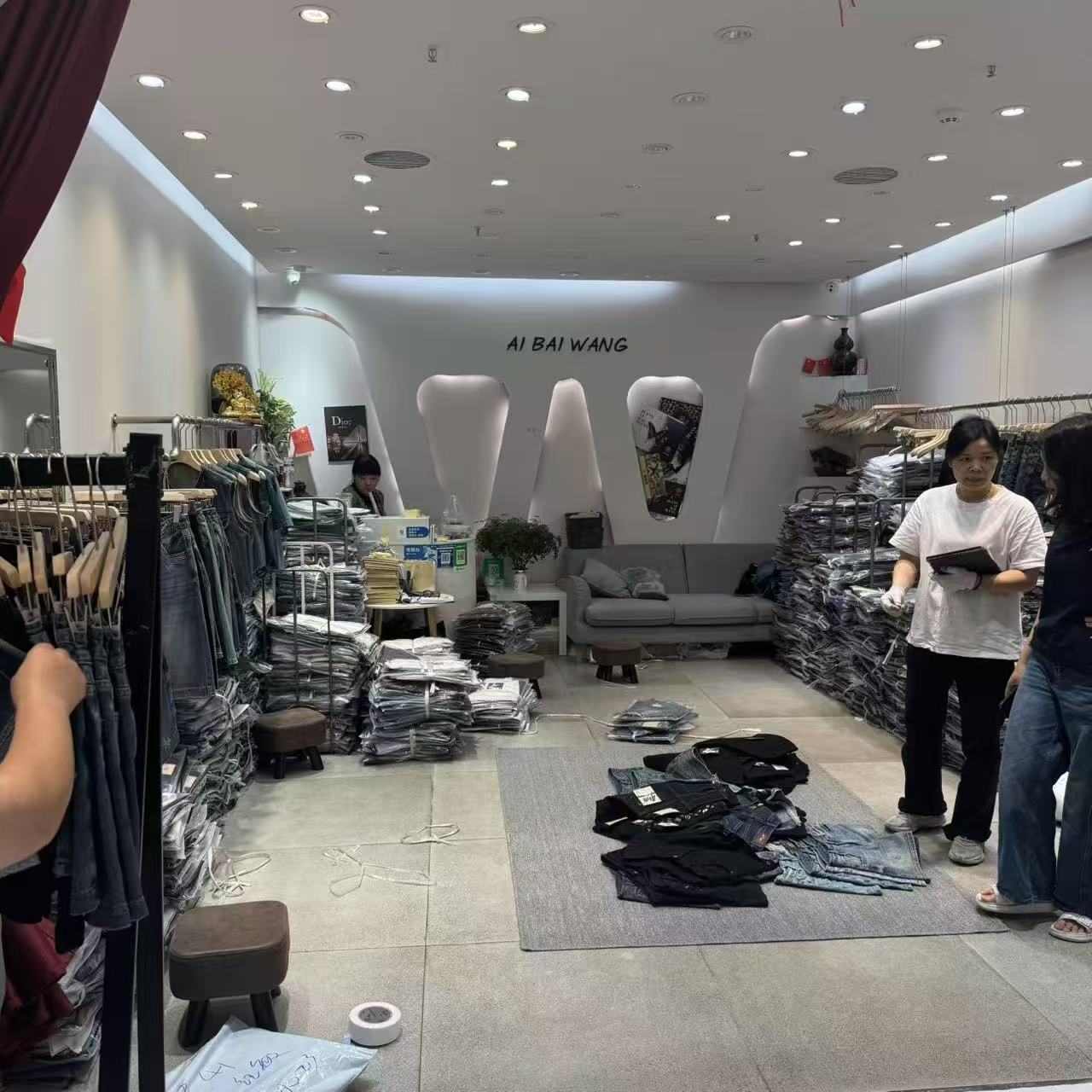 Ai Bai Wang