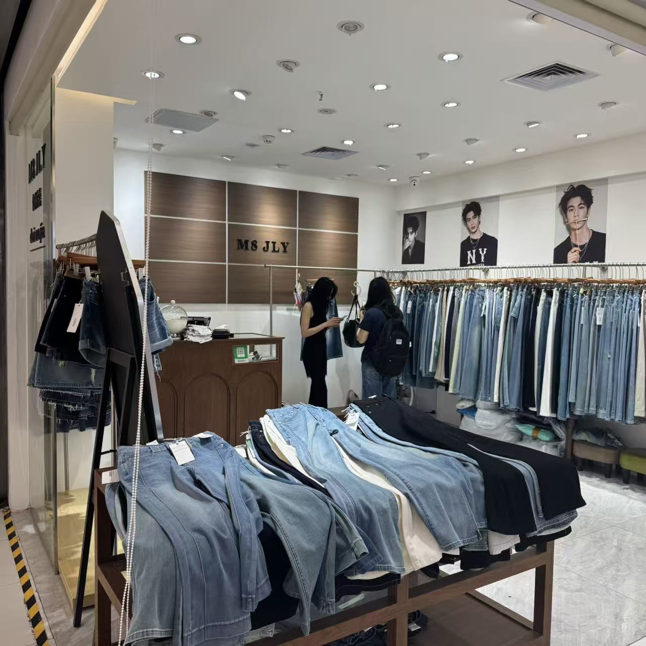M8JLY牛仔