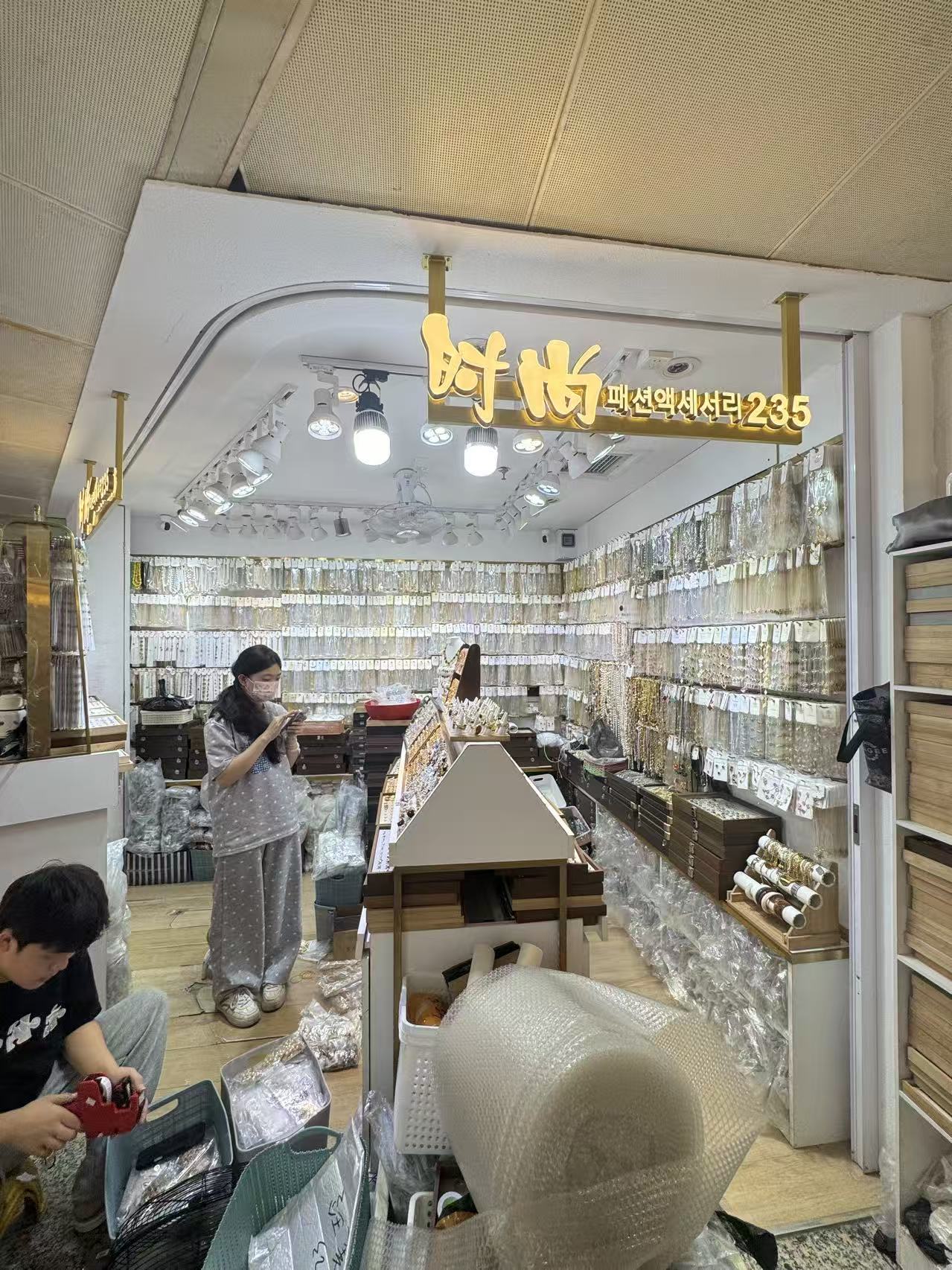 时尚饰品戒指
